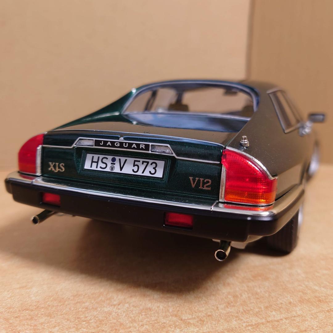 1/18 ジャガーXJ-S 5.3H.E. クーペ 1982 グリーンメタリック