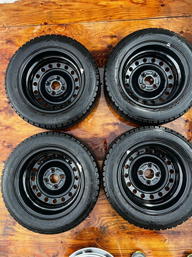 トヨタルーミー、タンク 純正鉄ホイールスタッドレスホイルキャップ付