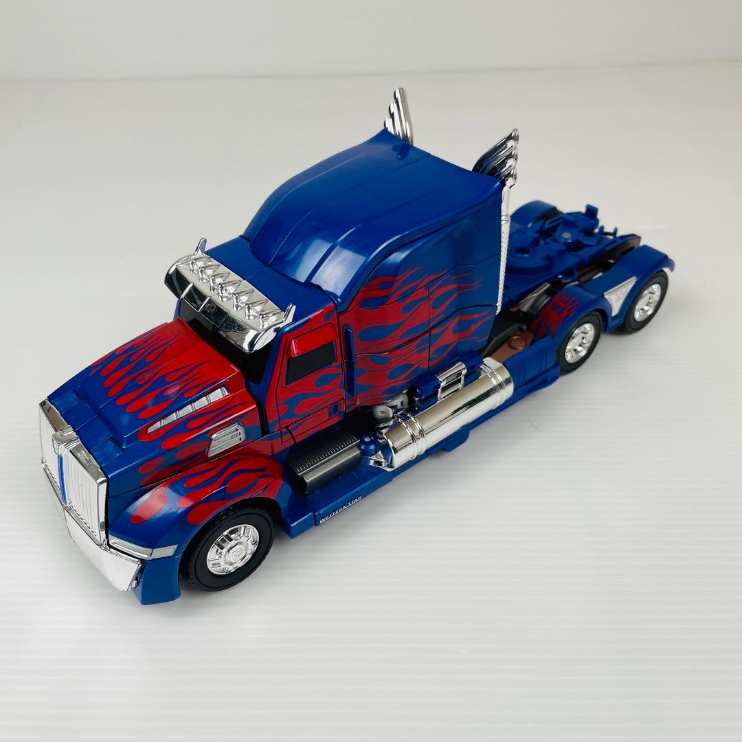 トランスフォーマーキャリバーオプティマスプライム　ブラックアウト