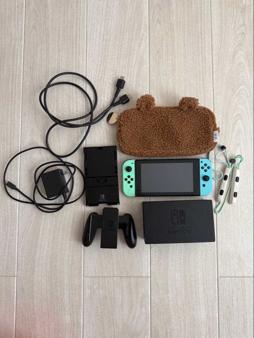 【美品】Nintendo Switch 本体 どうぶつの森コラボポーチ付き Amazonで「あつまれ どうぶつの森」グッズが続々登場！ 関連商品の