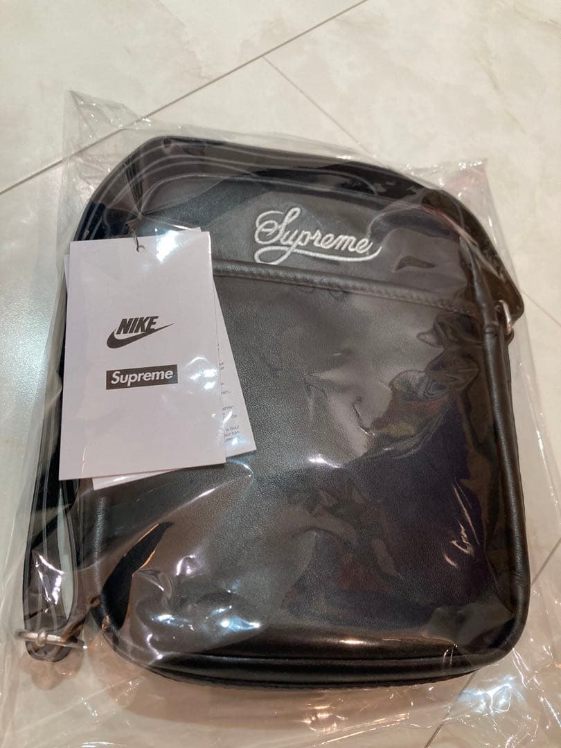 Nike x Supreme レザー ショルダーバッグ ブラック - メルカリ
