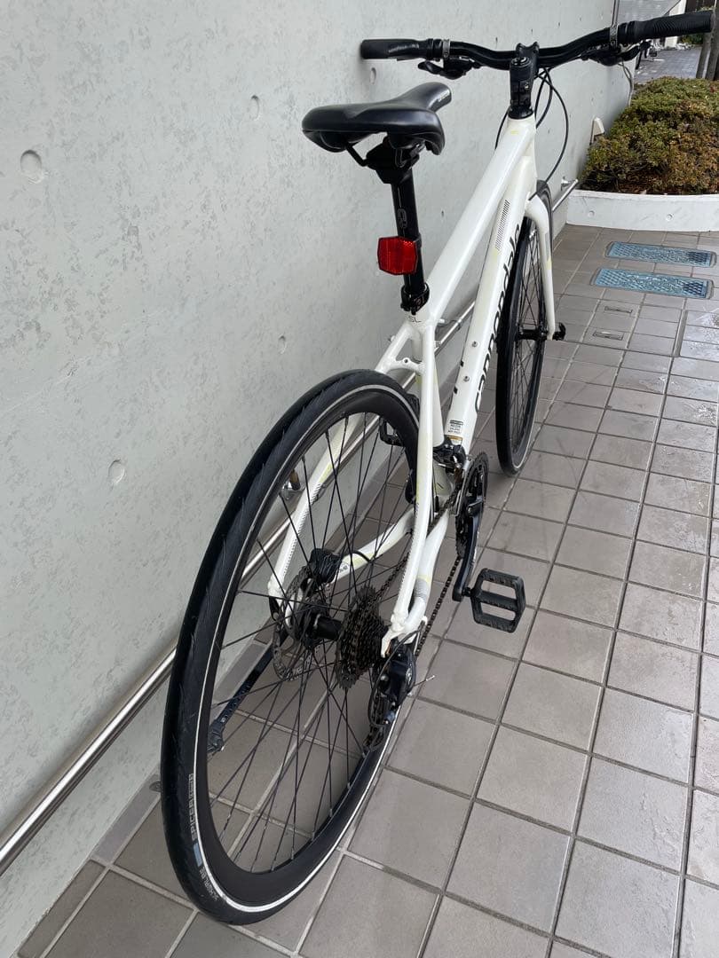 ヨ*ー様 Cannondale quick4 クロスバイク ホワイト - メルカリ