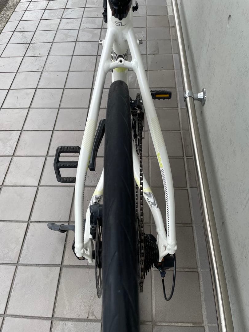 ヨ*ー様 Cannondale quick4 クロスバイク ホワイト - メルカリ