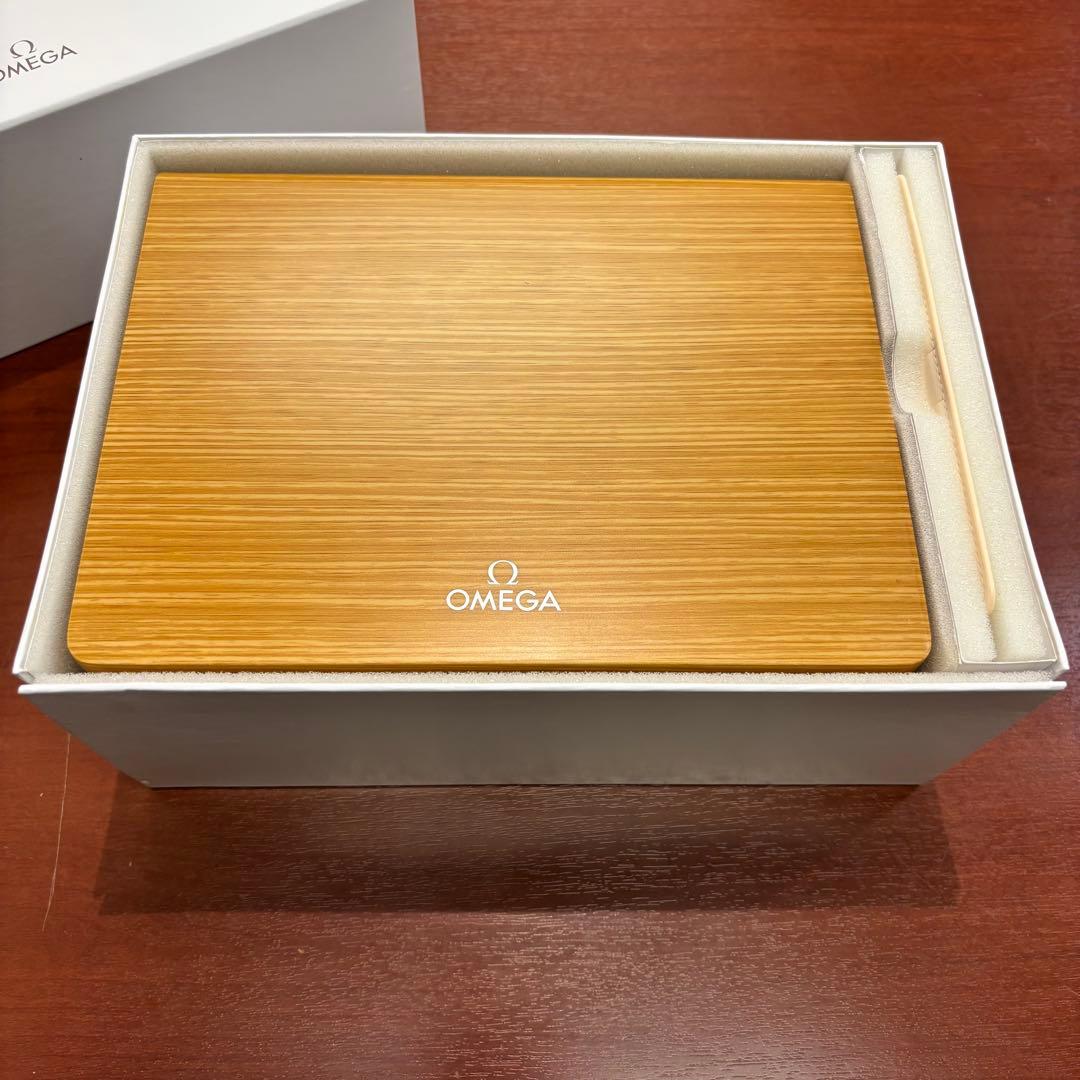 OMEGA 木製 時計ケース　シーホースピンバッチ付き OMEGA 木製 時計ケース シーホースピンバッチ付き