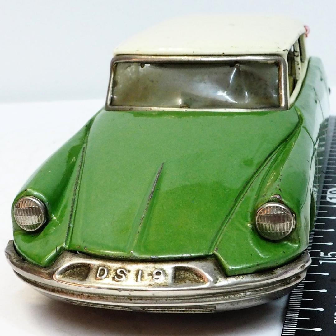 萬代屋【シトロエンDS19セダン黄緑】ブリキtin toy car自動車【箱無】