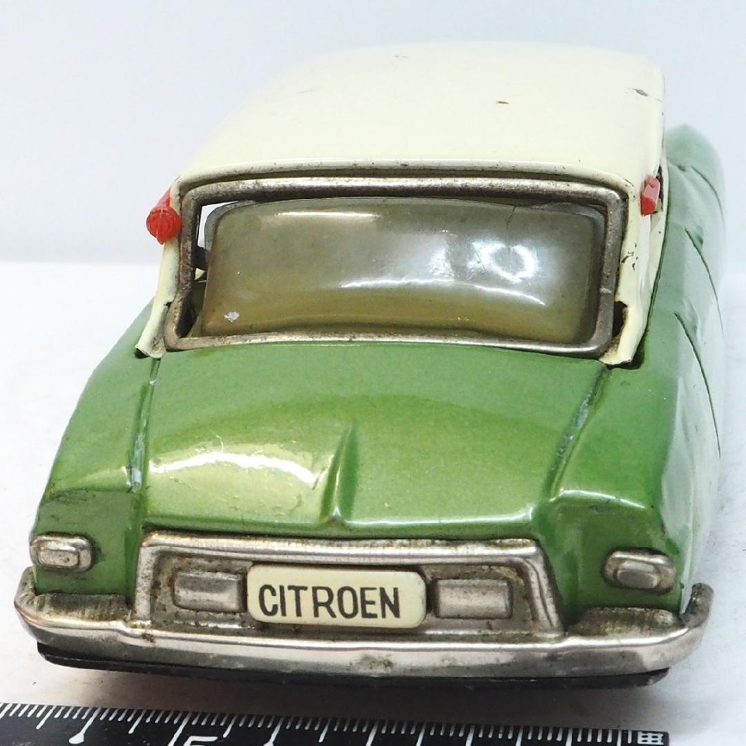 萬代屋【シトロエンDS19セダン黄緑】ブリキtin toy car自動車【箱無】