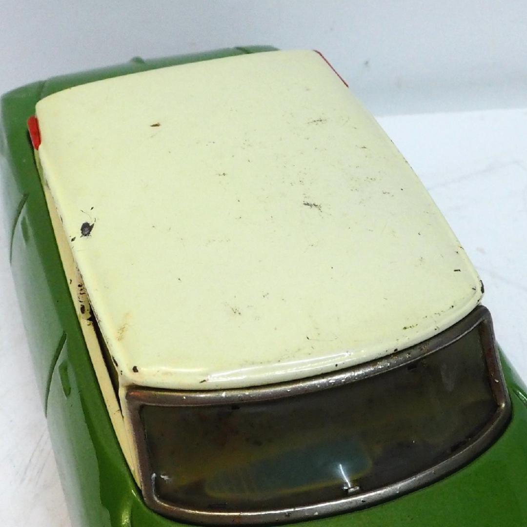 萬代屋【シトロエンDS19セダン黄緑】ブリキtin toy car自動車【箱無】