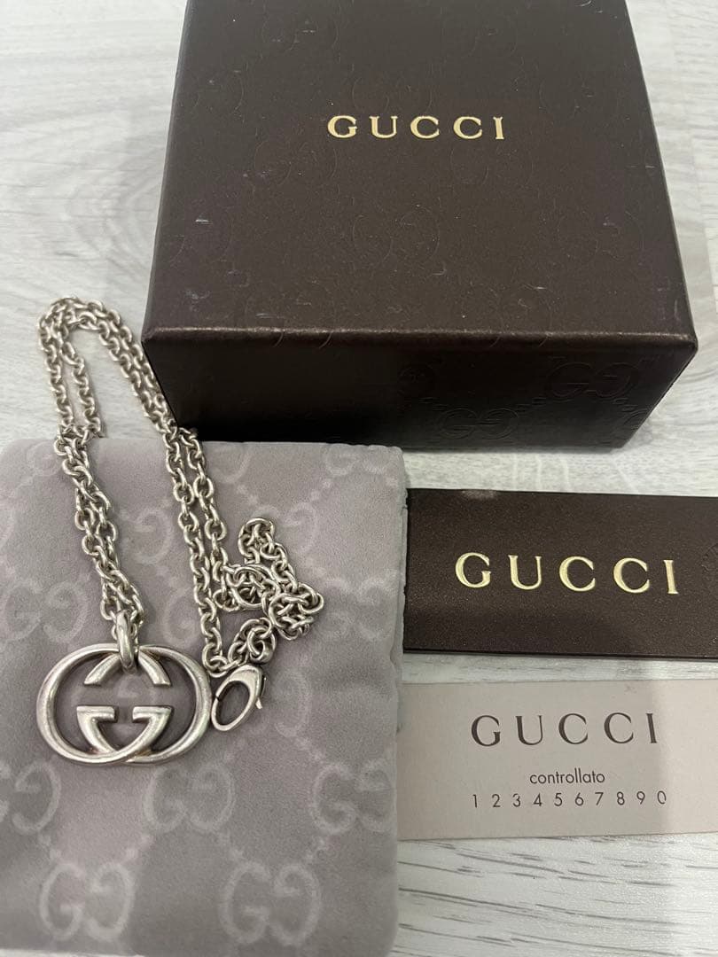 GUCCI シルバーダブルGロゴネックレス - メルカリ