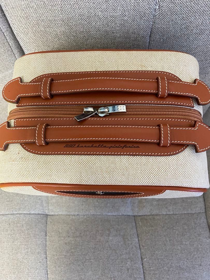 フェラーリロゴ入りバッグ