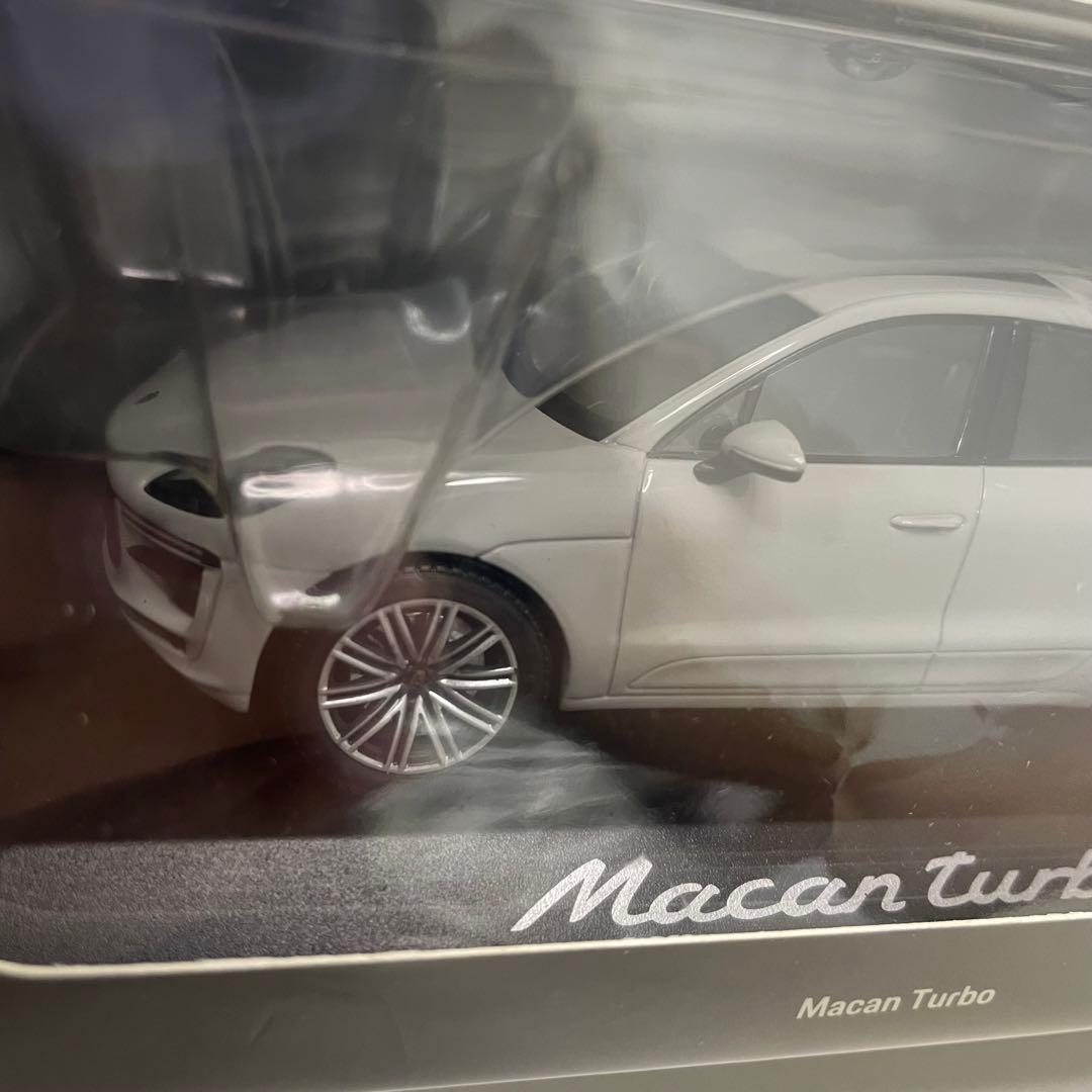 極美品】ミニチャンプス1/43ミニカーポルシェ マカンturboライトグレー