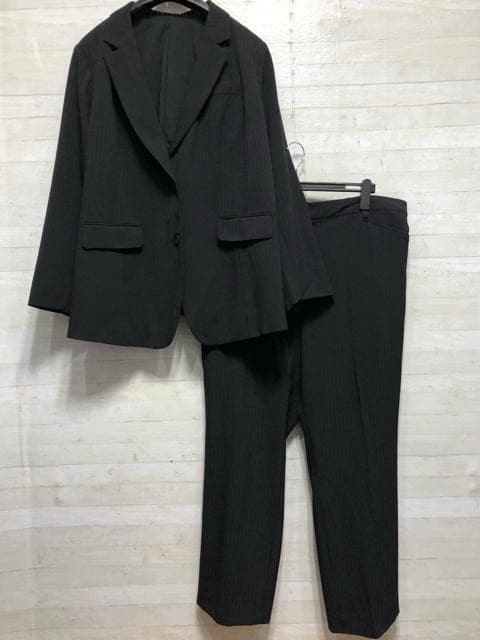 新品☆34号8L♪わけあり格安♪黒系ストライプ♪ストレッチパンツスーツ〇A908