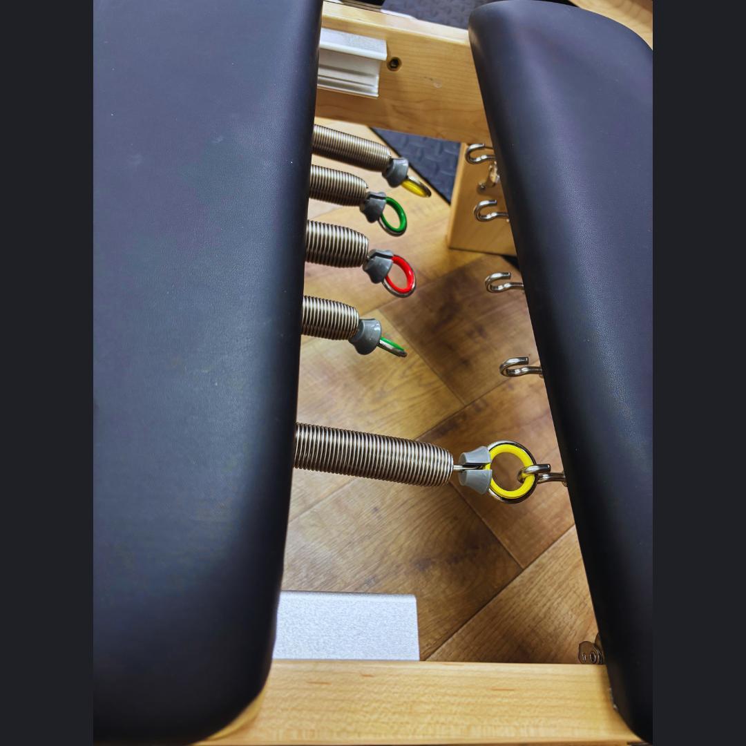 新品・送料込み／黒】折りたたみ式リフォーマー(メープル材、SWPB