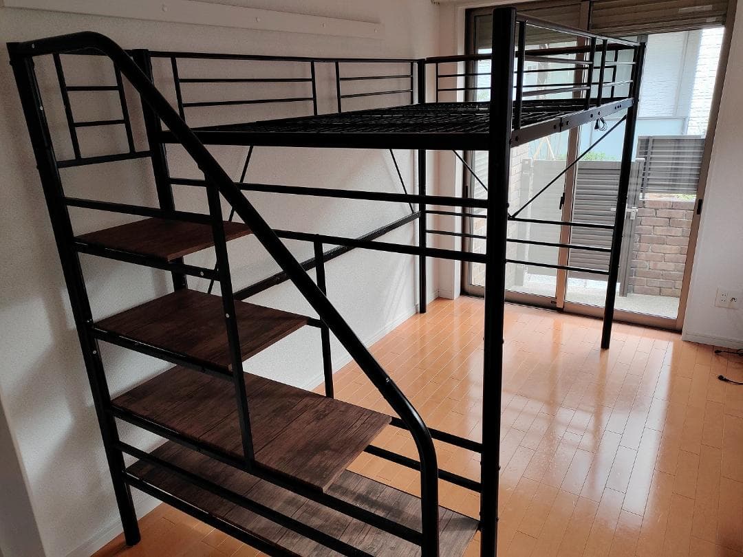 【引き取りのみ】【葛飾区】　ロフトベッド　セミダブル　階段付き　コンセント有 階段付き ロフトベッド 木製 収納スペース付き 通気性 ベッドフレーム