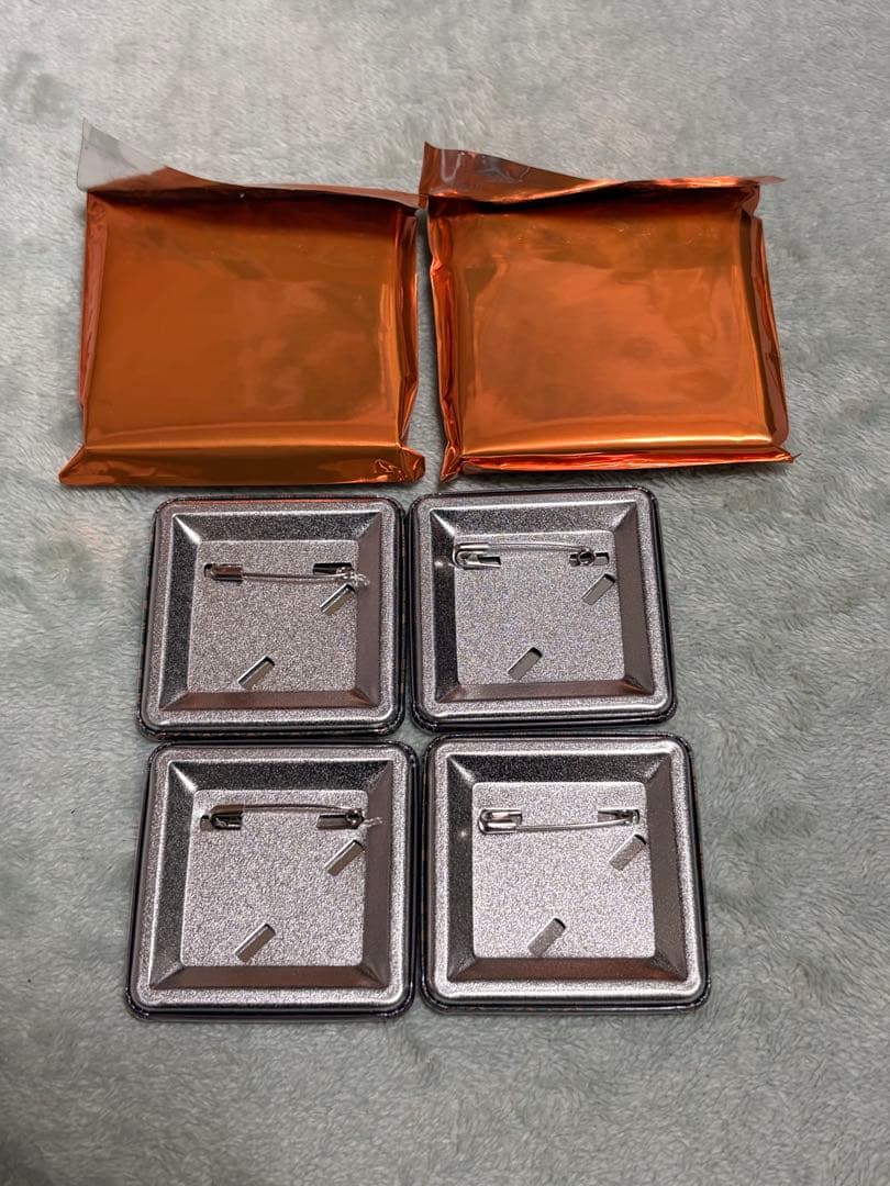 鬼滅の刃 柱稽古編 繋がるスクエア缶バッジ 義勇の羽織①