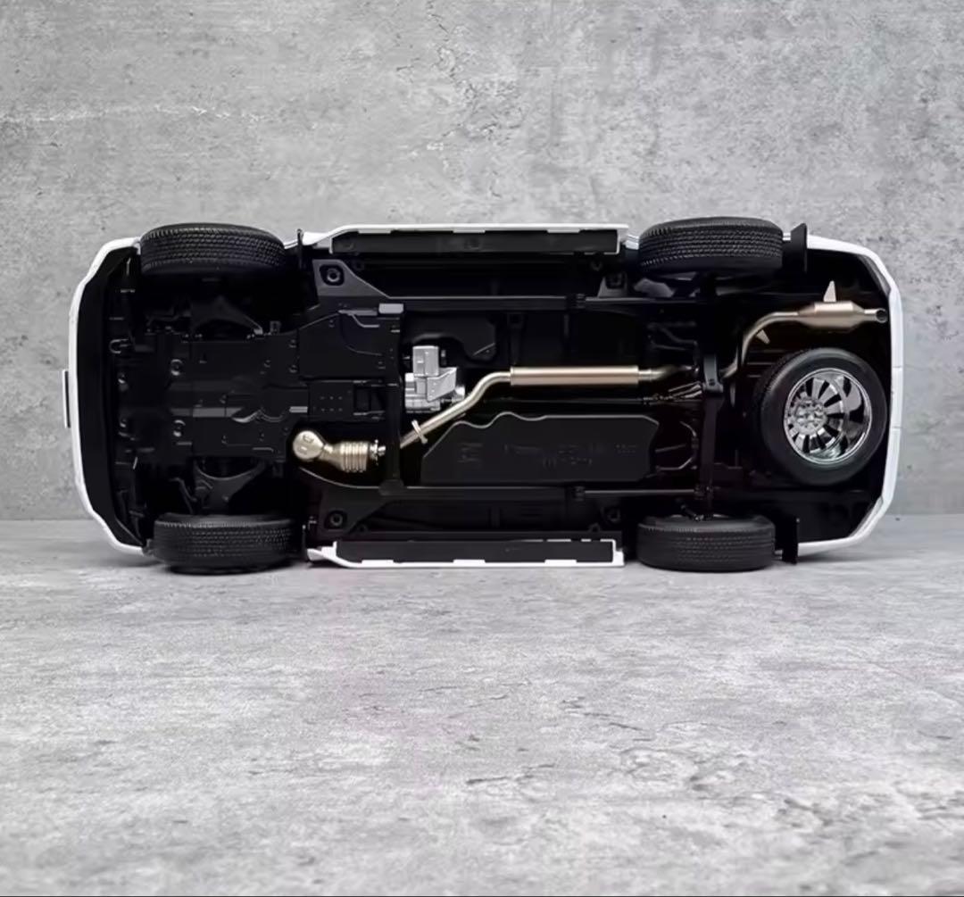 TOYOTA LCD 1:18 ￼Land cruiser ZX (LC300)