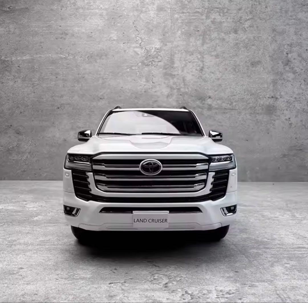 TOYOTA LCD 1:18 ￼Land cruiser ZX (LC300)