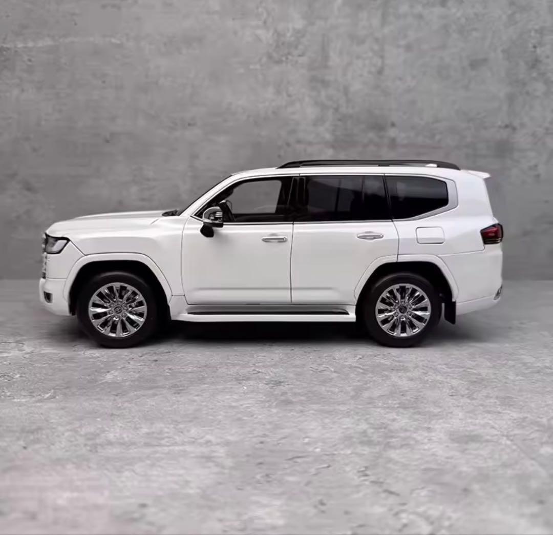 TOYOTA LCD 1:18 ￼Land cruiser ZX (LC300)