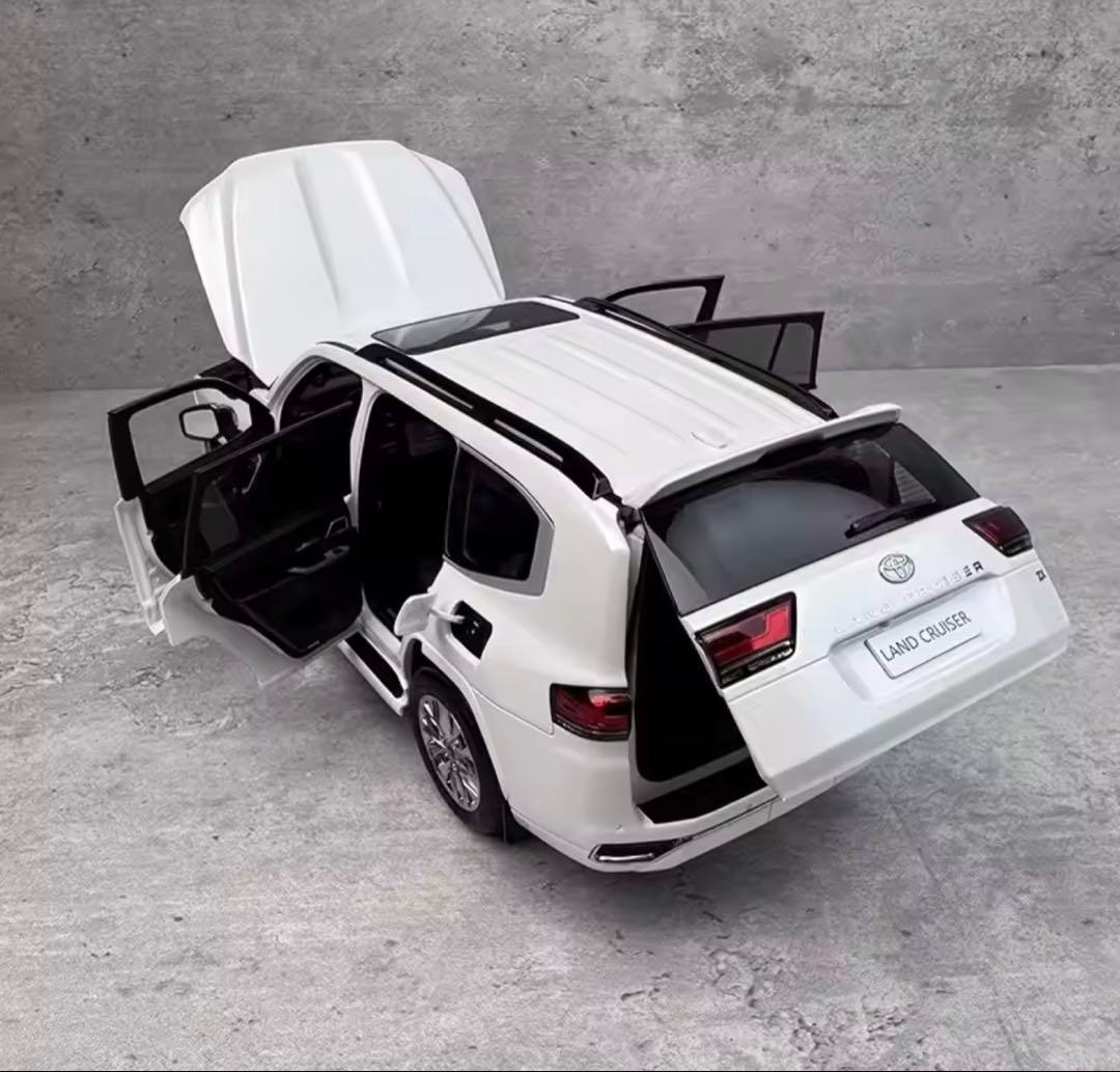 TOYOTA LCD 1:18 ￼Land cruiser ZX (LC300)