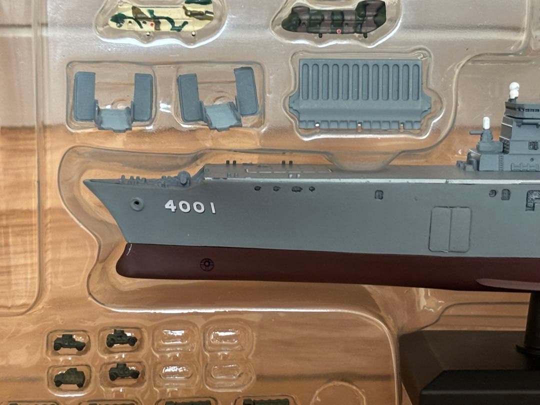 ピットロード 1/700 海上自衛隊 LST-4001 おおすみ 塗装済 訳あり