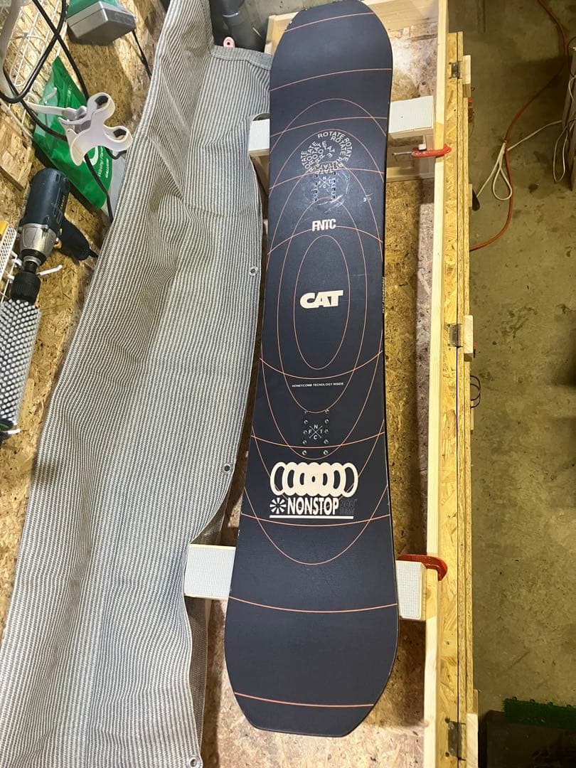 スノーボード FNTC CAT 153 23-24 23-24 FNTC CAT グラトリボード SNOWBOARD スノーボード カービング