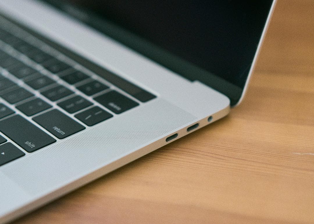 MacBook Pro 15インチ 2018 シルバー【ジャンク扱い】 - メルカリ