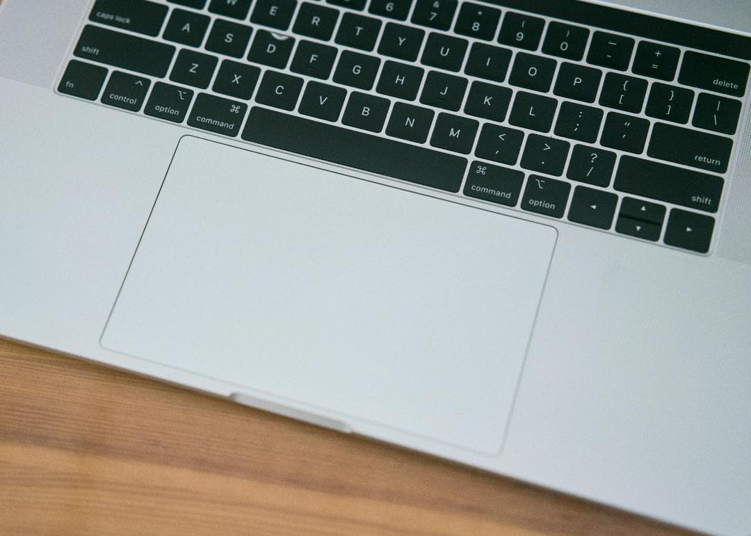 MacBook Pro 15インチ 2018 シルバー【ジャンク扱い】 - メルカリ