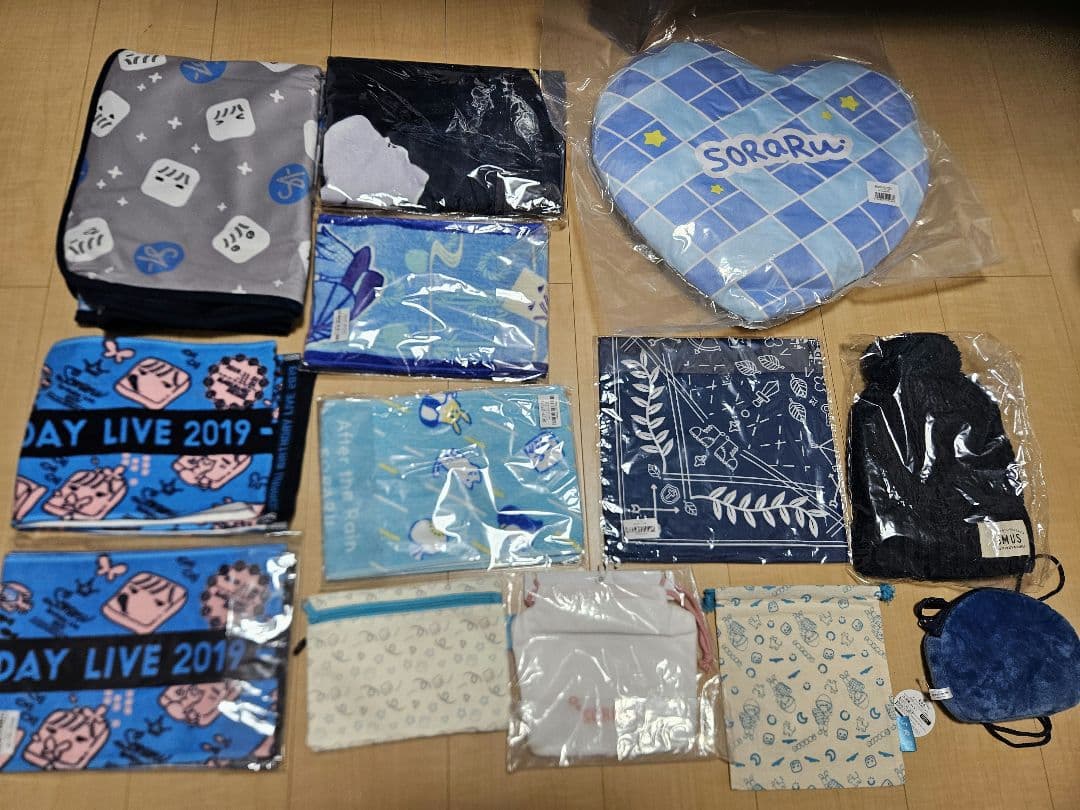 そらる　グッズ　(缶バ　タオル　クッション等)