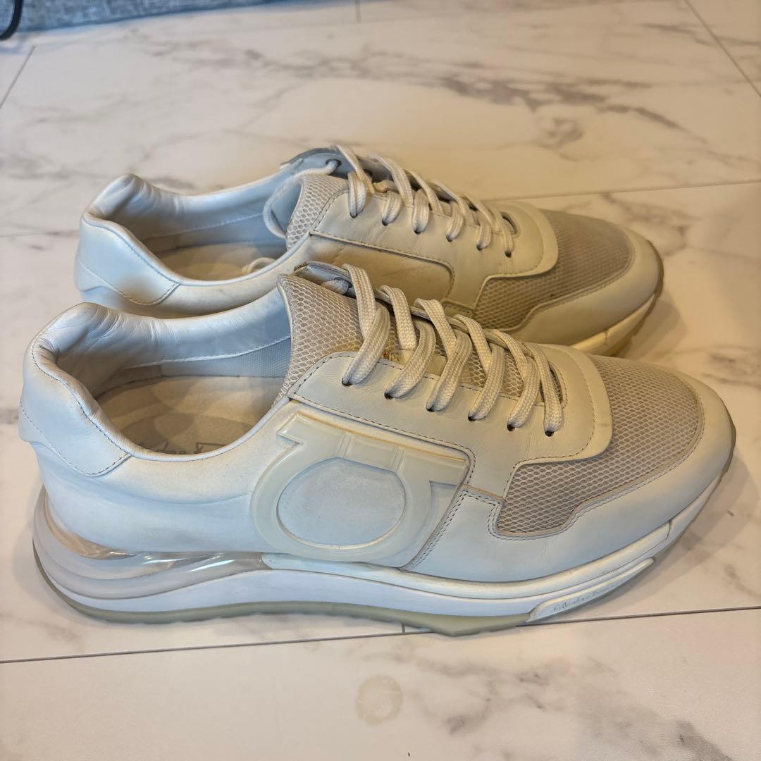 フェラガモ 8.5 ガンチーニデザイン エアソール レザースニーカー　最終値下げ フェラガモ 8.5 ガンチーニデザイン エアソール レザースニーカー 最終