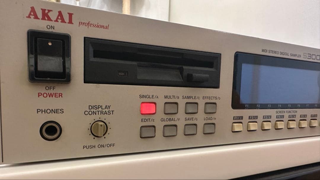 s*o様 AKAI S3000XL 電源ok ケーブル付 ジャンク扱い サンプラの通販は