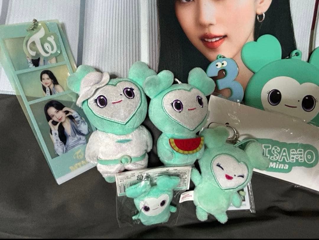 TWICE ミナ 痛バック 缶バッジ