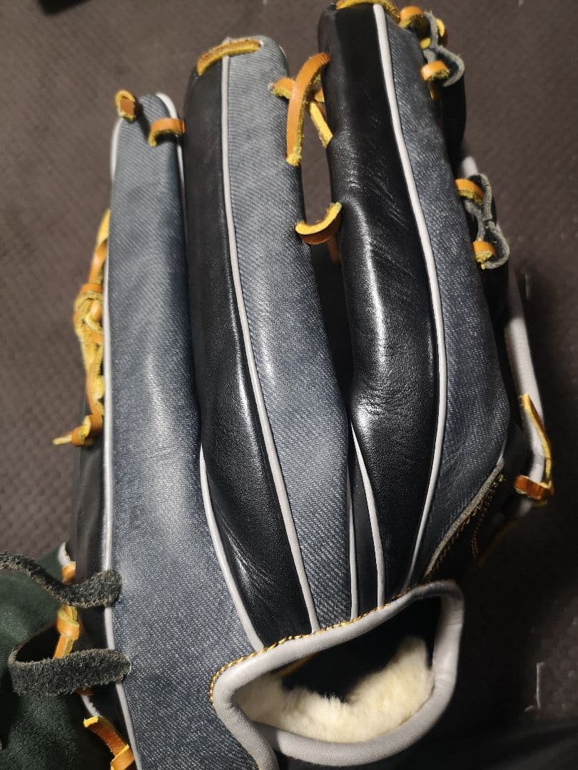プロフィール必読】ノーブランド 軟式 外野手用 4本指 - メルカリ