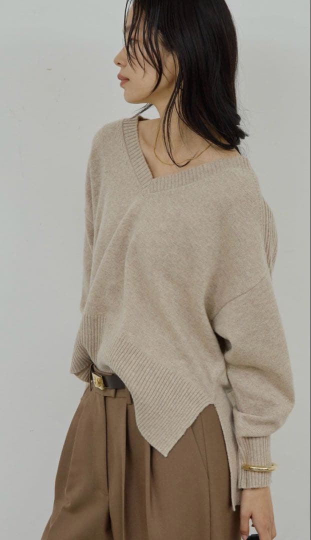 新品未使用 フード付きベージュ長袖ニット MANAKAコラボ - メルカリ