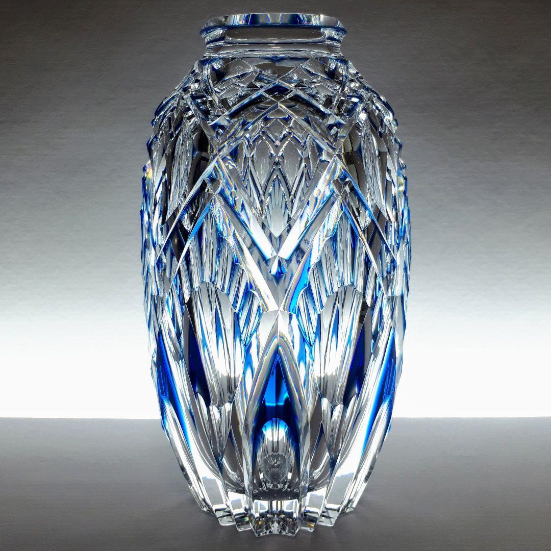日本工芸会正会員　渡邊 明 作品　　切子 藍色被せ 花瓶　【入手困難品】 日本工芸会正会員 渡邊 明 作品 切子 藍色被せ 花瓶 【入手困難品