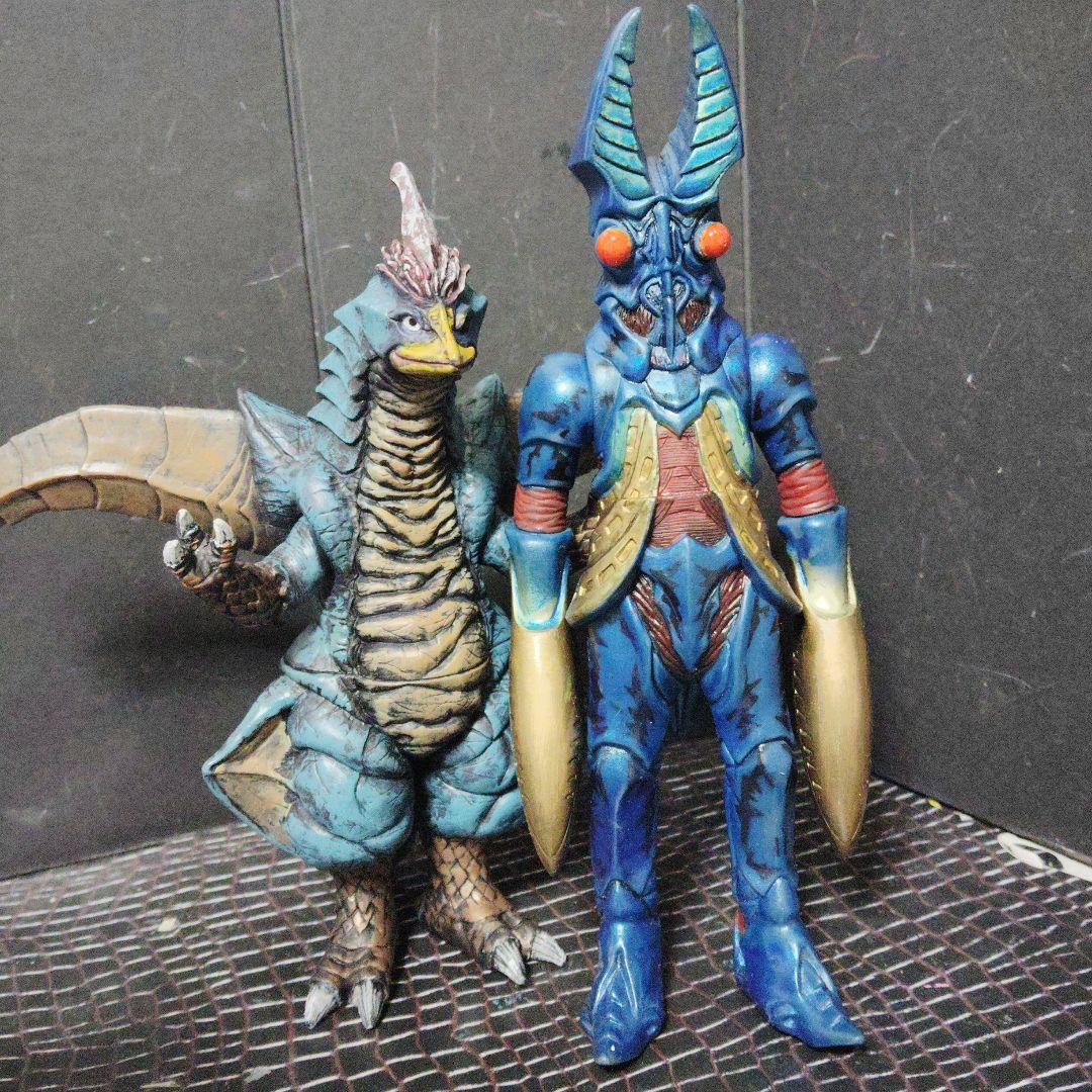 SEA様専用確認画像ウルトラ怪獣旧型ソフビリドリアスと愉快な仲間達