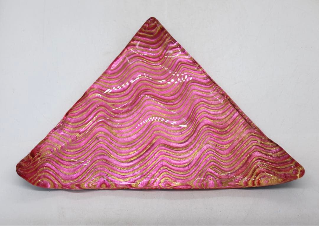 坂田甚内作　三角皿　ガラス　名人作　送料込み250605 坂田甚内作 三角皿 ガラス 黄 名人作 送料込み250605 - メルカリ