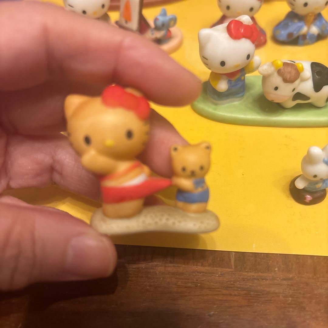 千趣会　ハローキティ 陶器製フィギュア　１３個