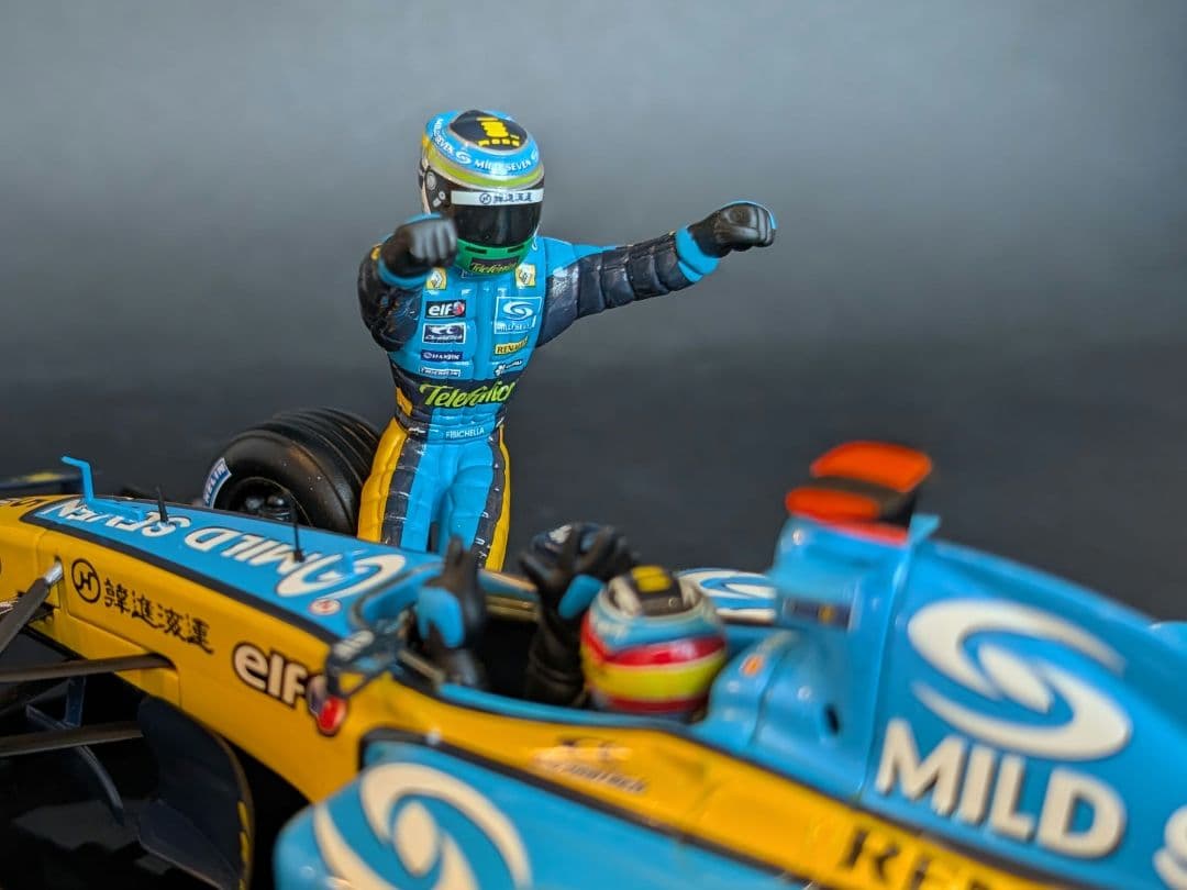 ホットウィール 1/18 ルノー R25 アロンソ 2005 チャンピオン - メルカリ