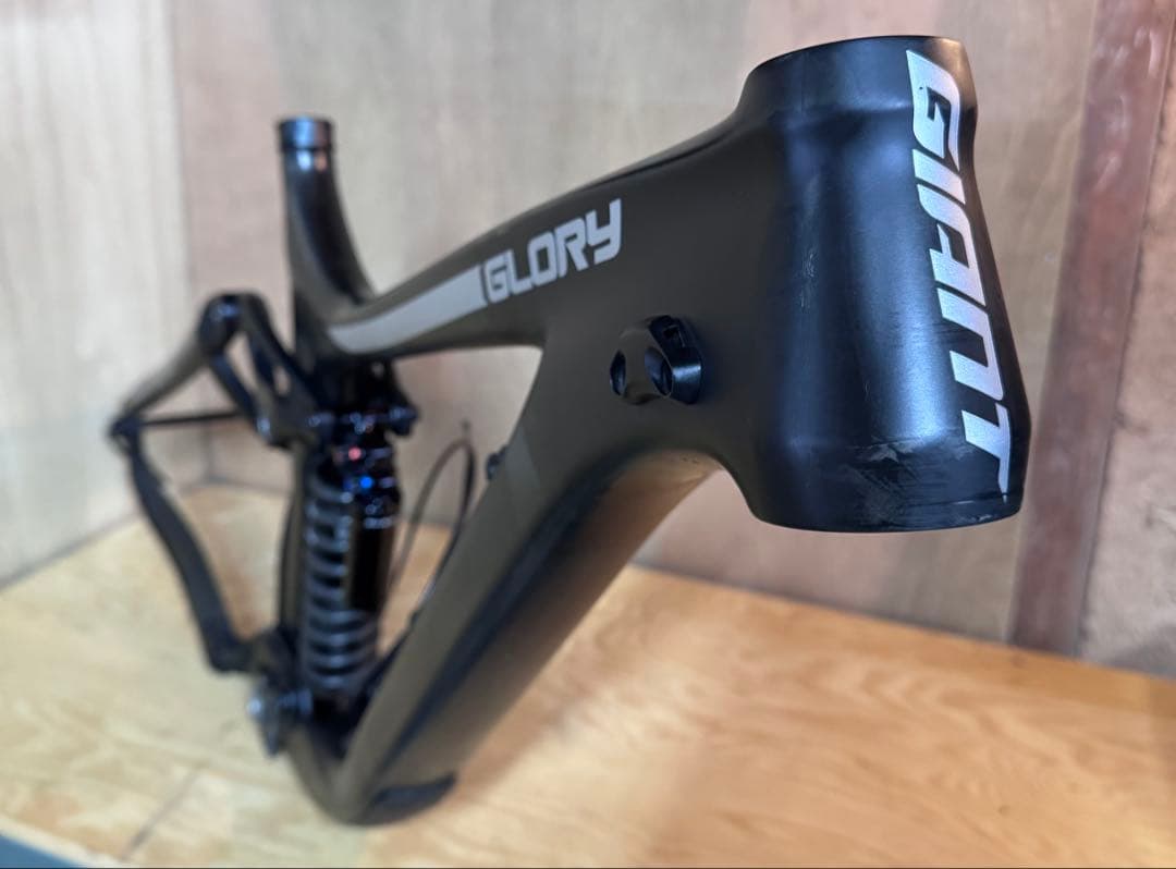 GIANT GLORY 27.5 カーボン Lサイズ(リアショック付) - メルカリ