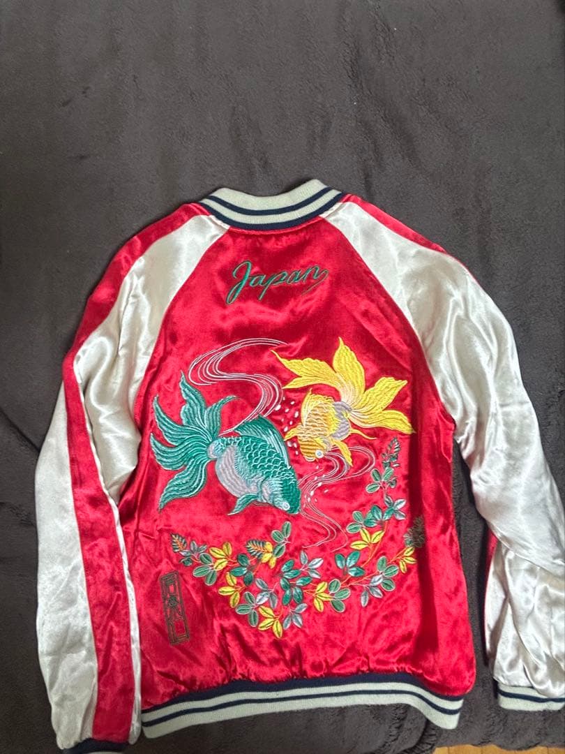 IOLANI イオラニ スカジャン 赤と銀 金魚刺繍 - メルカリ