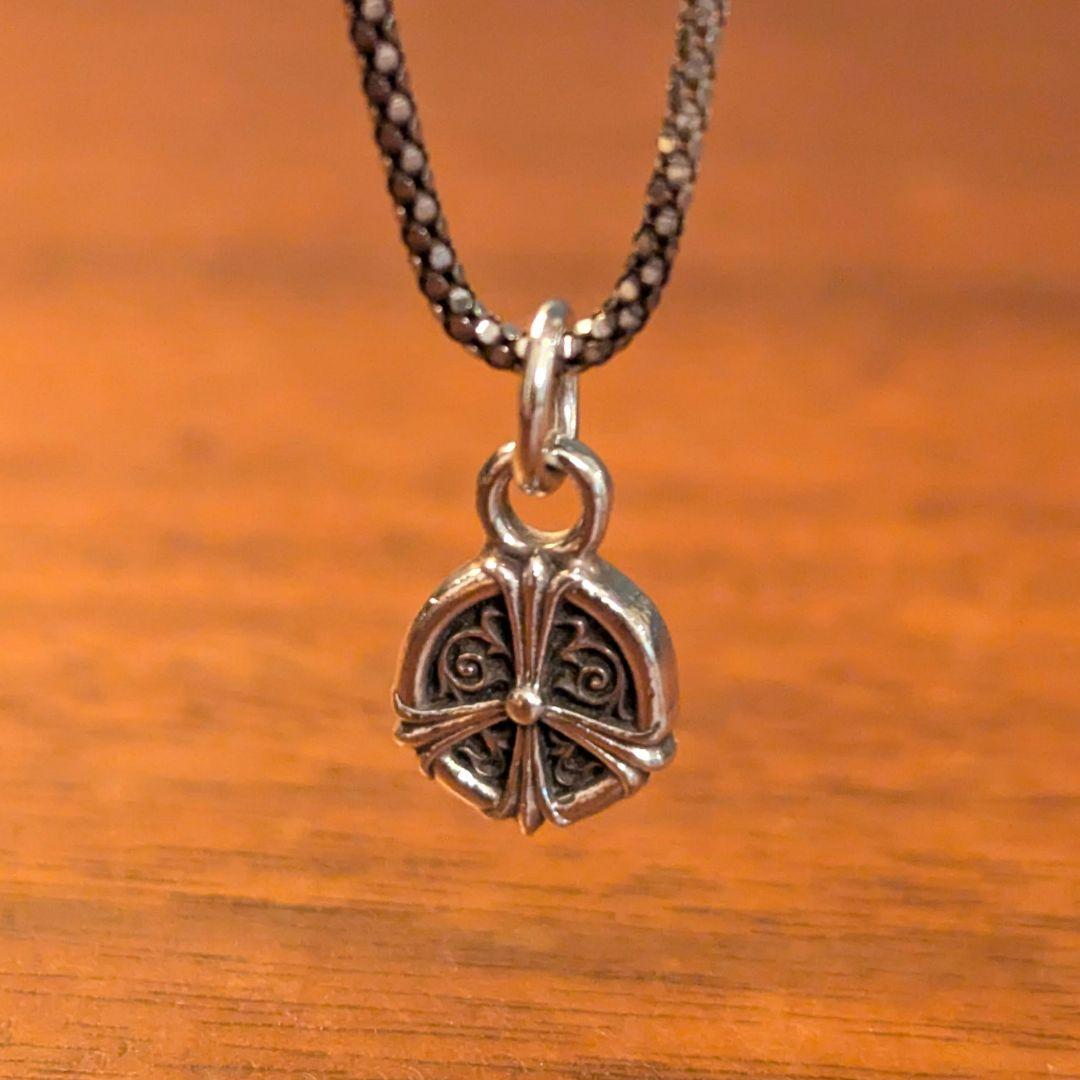 CHROME HEARTS クロムハーツ ピースサイン チャーム ペンダント - メルカリ