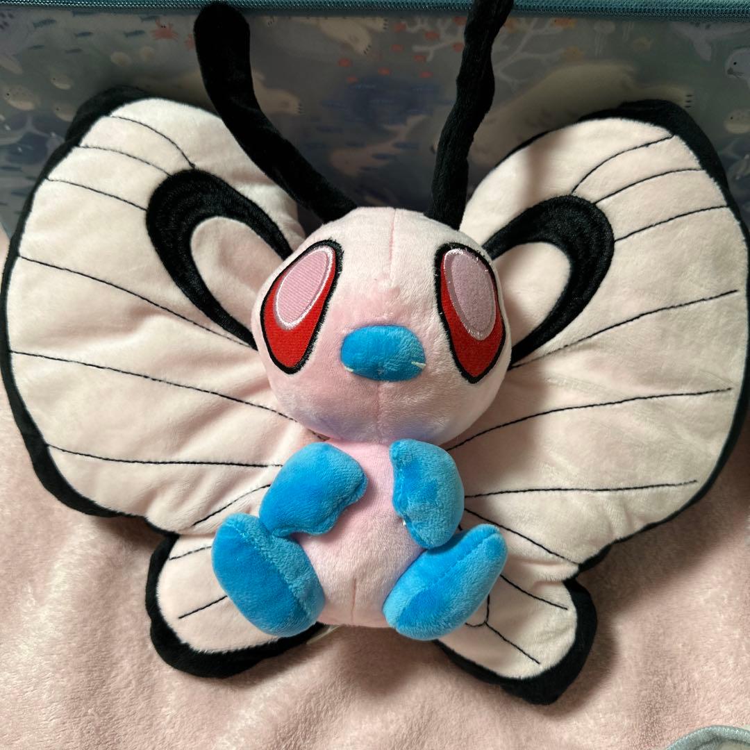 バタフリー 色違い ぬいぐるみ - メルカリ