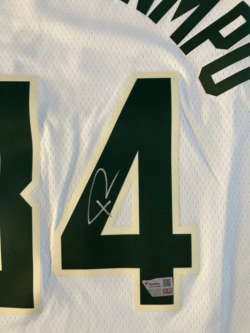 fanatics】Antetokounmpo 直筆サインユニフォーム - メルカリ