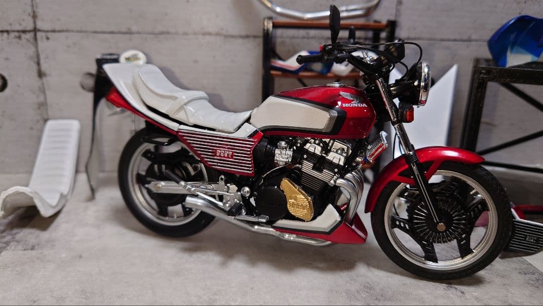 1/12完成品CBX400F赤白 2型カスタム