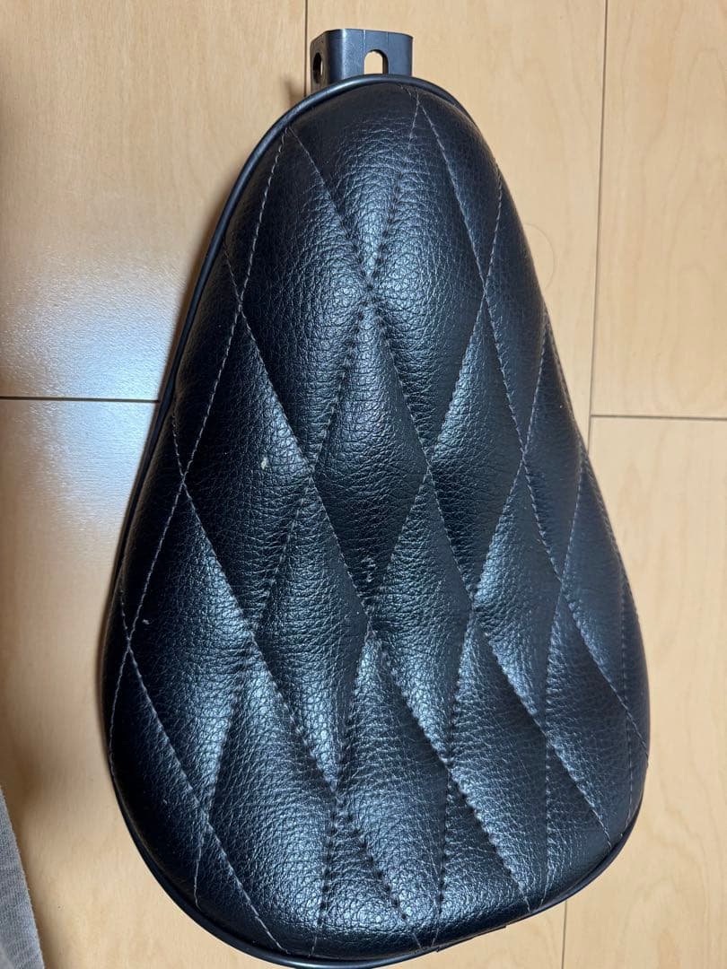 ガレージT &F製 シャドウ400用バイクソロシート(ダイヤ)ブラック