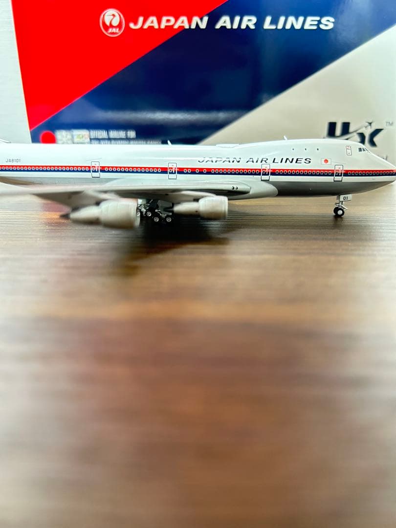 【超精密】B747 -100 JA8101 JAL 日本航空1/400 台座付き