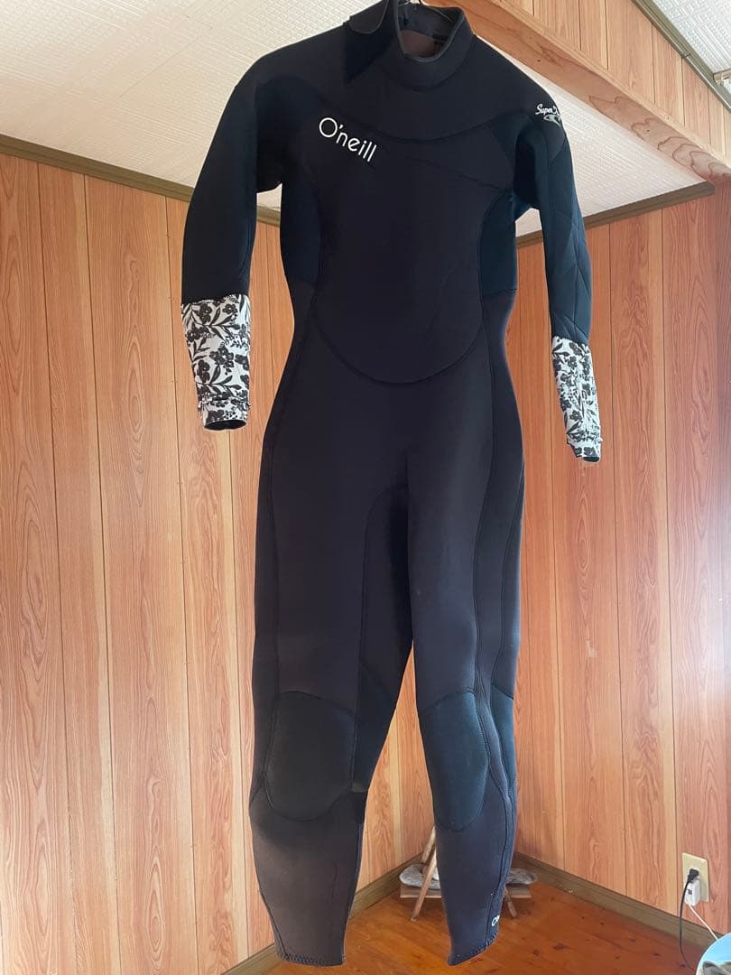Oneill 女性用フルスーツ Mサイズ 未使用品（日本製） O'NEILL（オニール） フルスーツ 1mm ウェットスーツ ウエット バック