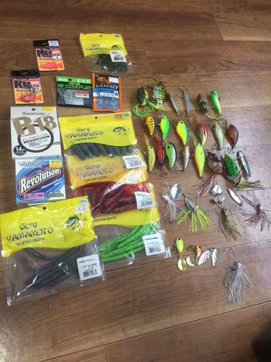 ルアー32点、タックルボックス、ライン2点、その他セット ルアー32点、タックルボックス、ライン2点、その他セット