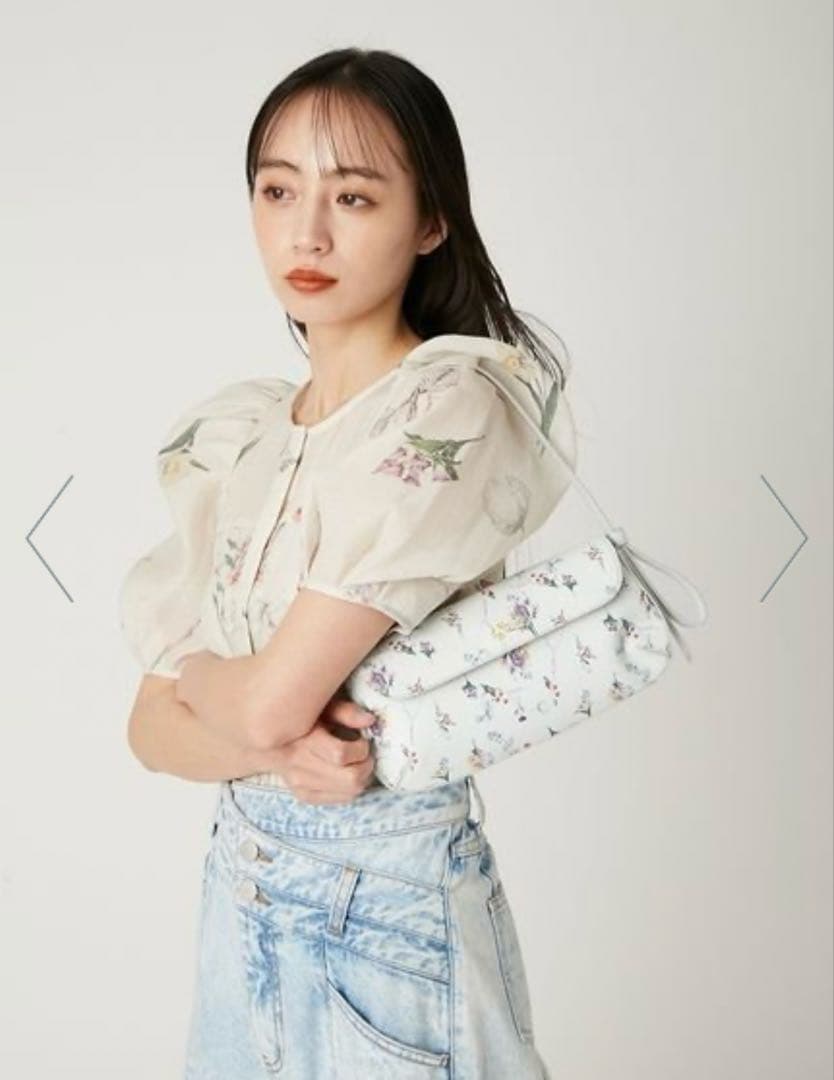 新品タグ付き】FRAY I.D ボタニカルプリントシアータックパフブラウス