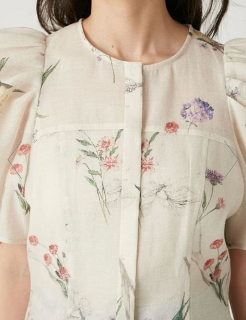 新品タグ付き】FRAY I.D ボタニカルプリントシアータックパフブラウス