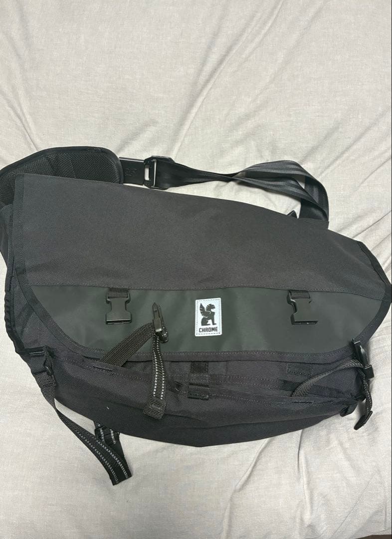 【美品】メッセンジャーバッグ CTZ/シーティーゼット 24L 防水 Amazon.co.jp: [クローム] メッセンジャーバッグ CTZ/シーティーゼット